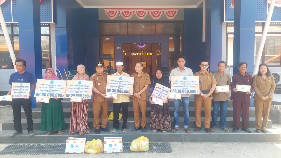 Delapan Korban Kebakaran di Kapuas Terima Bantuan dari Pemerintah Daerah